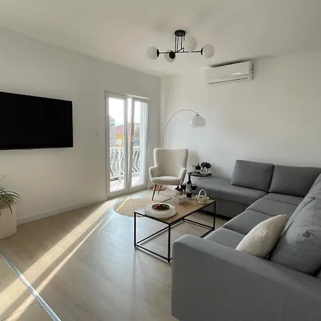 Sara - Beyond The Sea Apartment Orebic